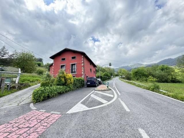Villa en venta en Bergara