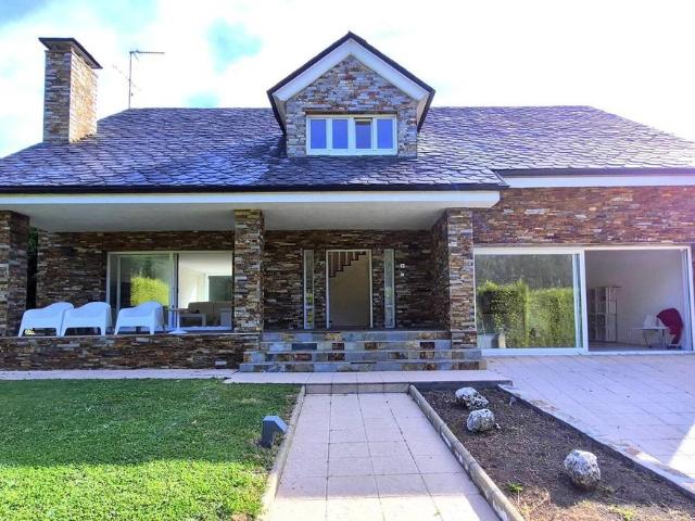 Chalet en venta en Bergondo, A Coruña
