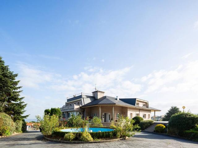 Chalet en venta en Bergondo, A Coruña