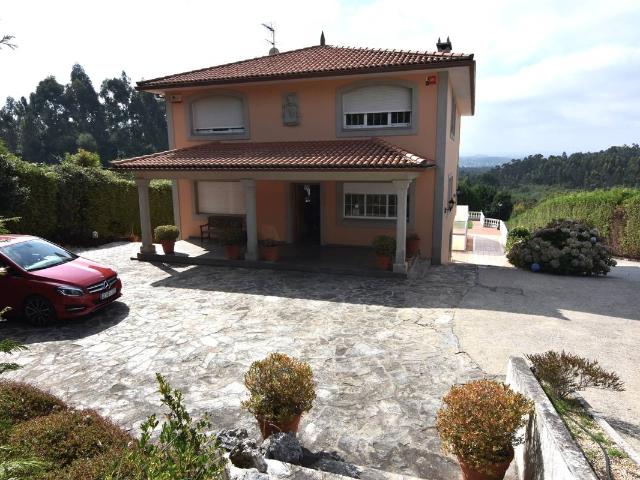 Chalet en venta en Bergondo, A Coruña