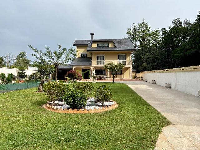Chalet en venta en Ames, Santiago