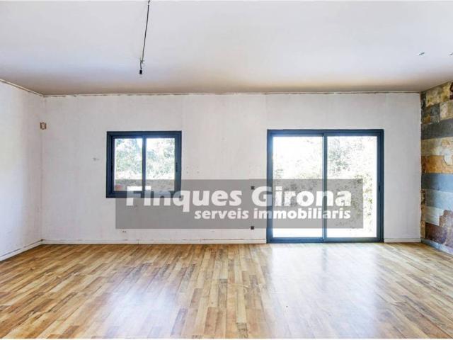 Villa en venta en Bescanó