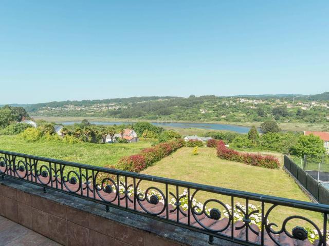 Villa en venta en Betanzos, Ribeira