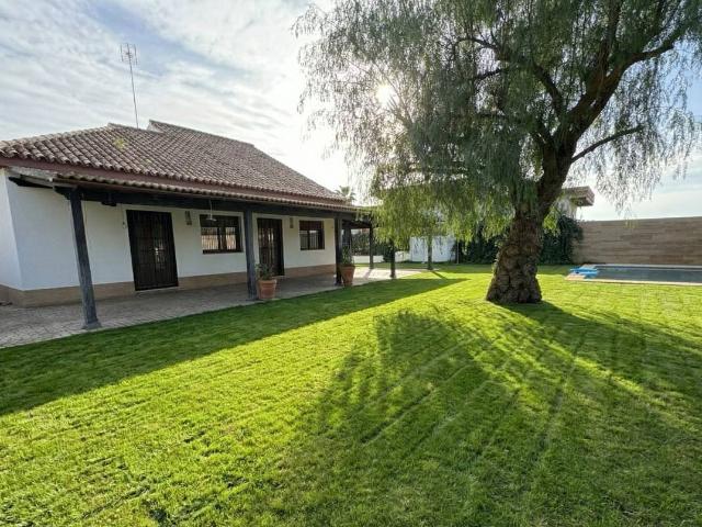 Chalet en venta en Bollullos De La Mitación, Andalucía