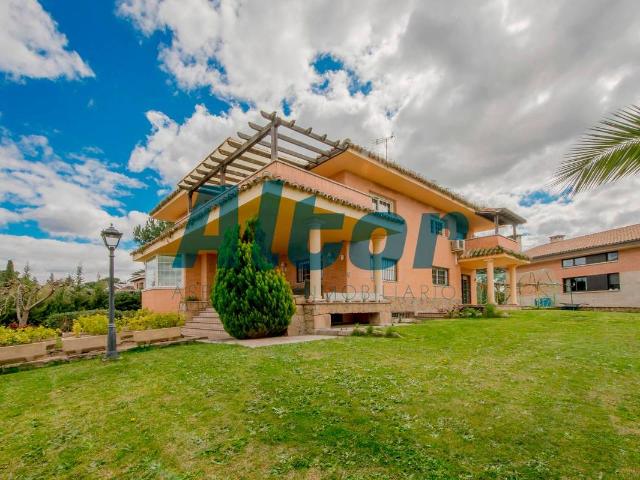 Villa en venta en Boadilla Del Monte