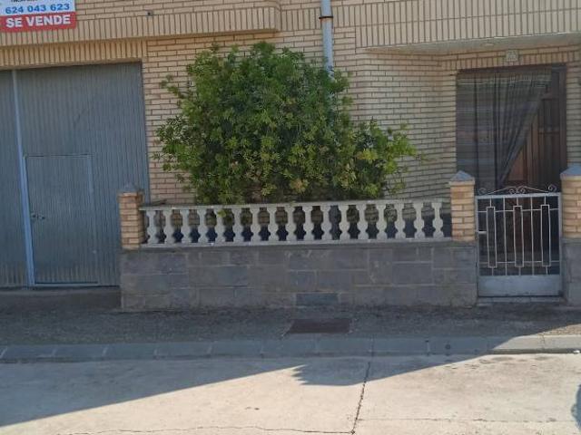 Chalet en venta en Boquiñeni