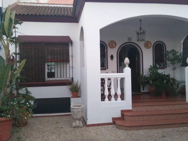 Chalet en venta en Brenes, Andalucía