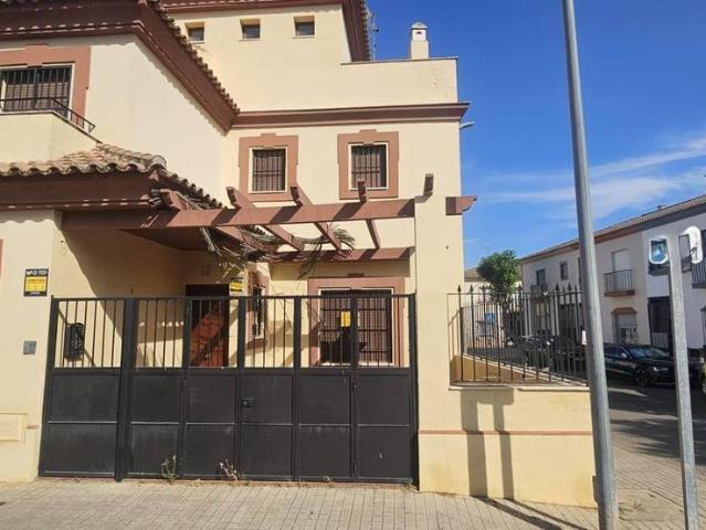Chalet en venta en Brenes, Andalucía