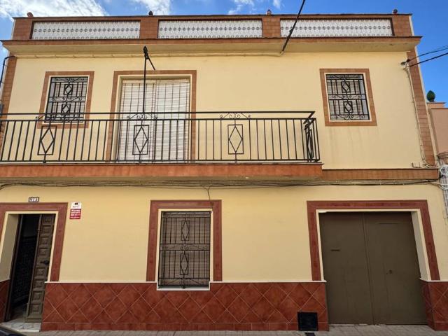 Chalet en venta en Brenes, Andalucía