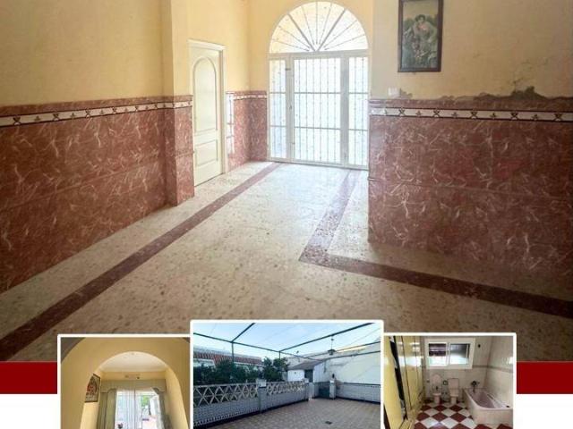 Chalet en venta en Brenes, Andalucía