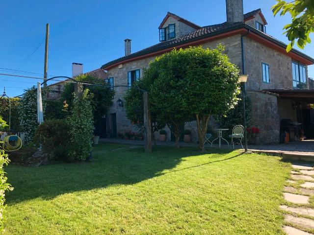 Chalet en venta en Brión, Santiago
