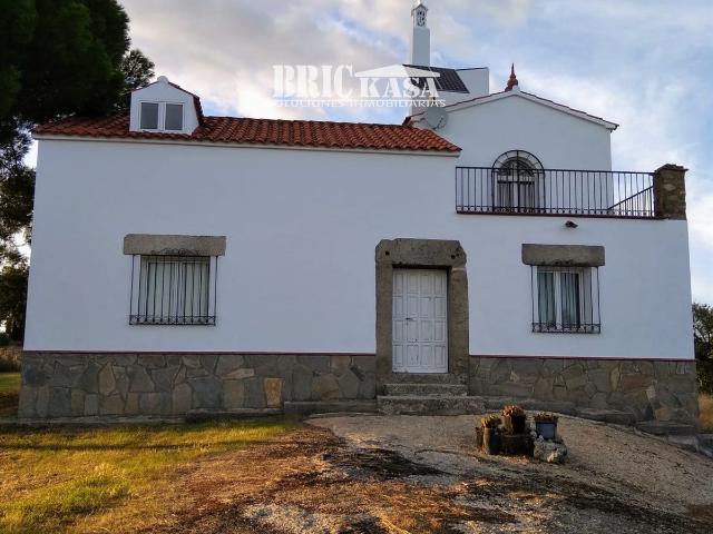 Villa en venta en Brozas