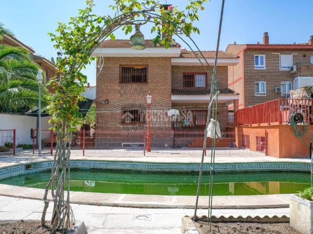 Villa en venta en Madrid, Cortes