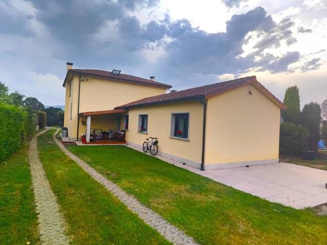 Chalet en venta en Ames, Santiago