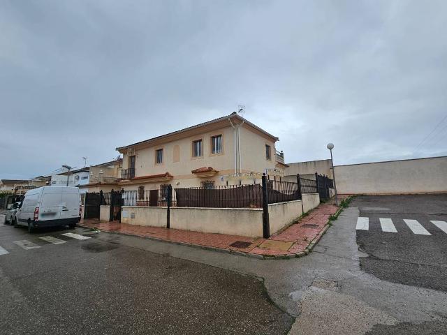 Villa en venta en Bujalance