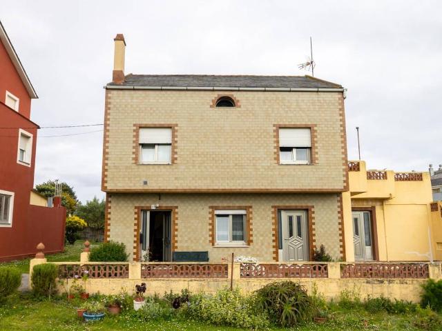 Chalet en venta en Burela, Lugo