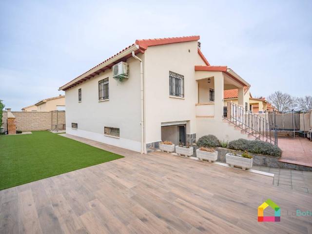 Villa en venta en Burguillos De Toledo