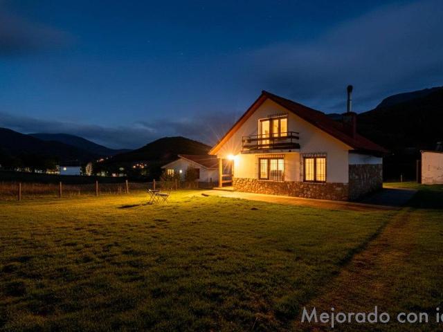 Chalet en venta en Burón, León