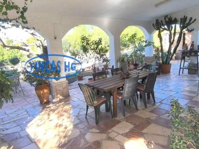 Chalet en venta en Busot, Valencia