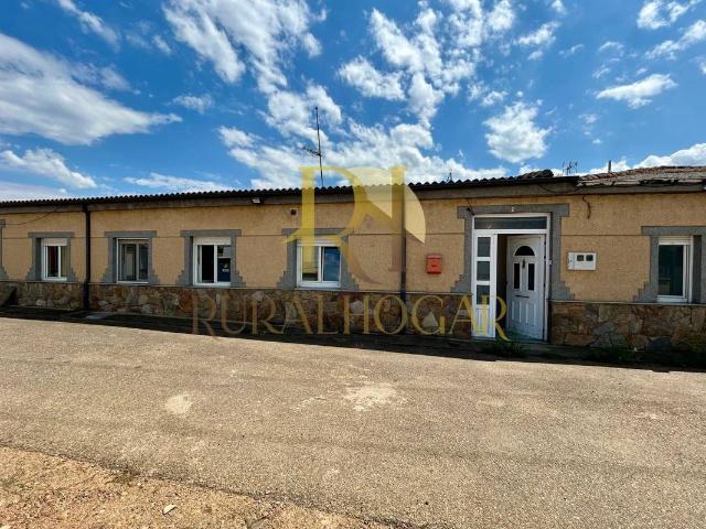 Chalet en venta en Bustillo Del Páramo, Castilla y León