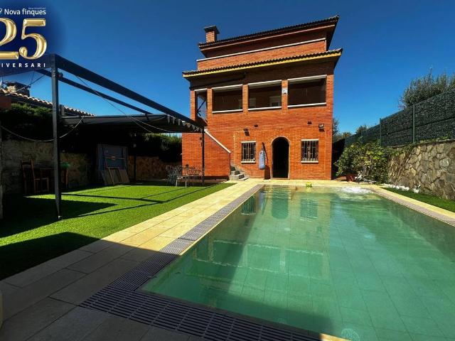 Chalet en venta en la Romànica, Barberà Del Vallès