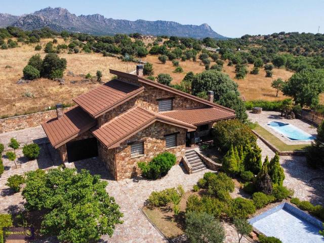Chalet en venta en Cabanillas De La Sierra, Madrid