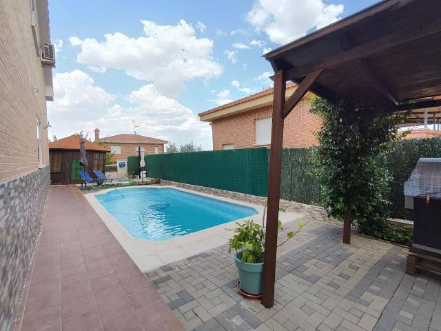Villa en venta en Cabanillas Del Campo