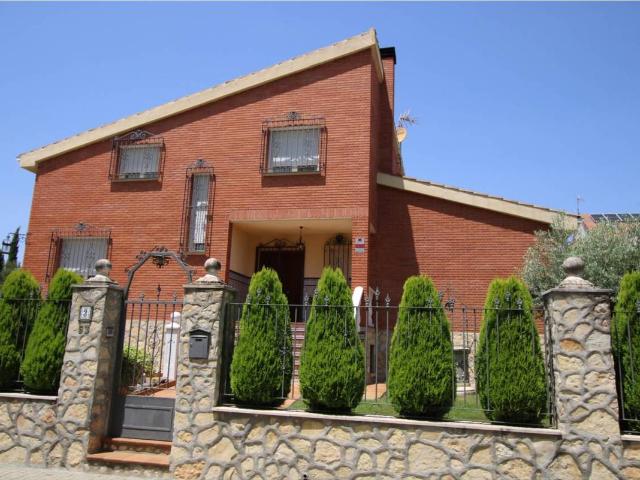 Villa en venta en Cabanillas Del Campo