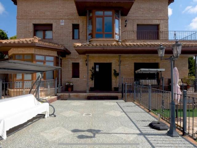 Chalet en venta en Cabanillas Del Campo, Guadalajara