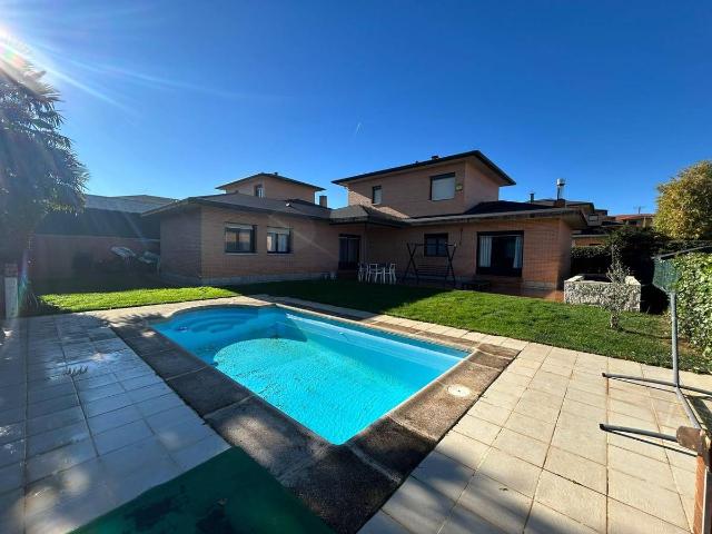 Chalet en venta en Cabanillas Del Campo, Guadalajara