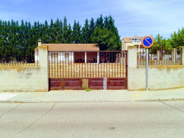 Villa en venta en Cabanillas Del Campo