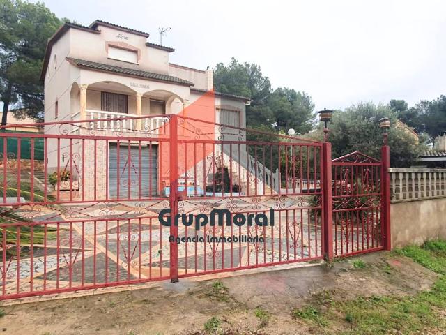 Villa en venta en Cabra Del Camp
