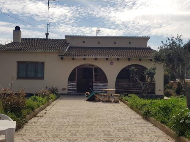 Villa en venta en Cabra Del Camp