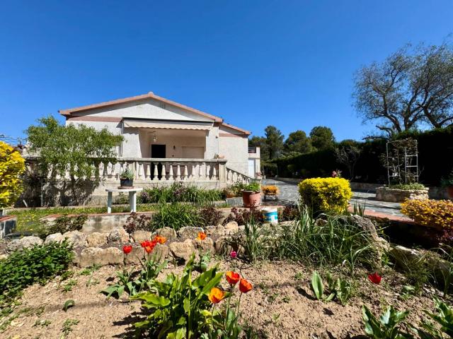 Villa en venta en Cabra Del Camp