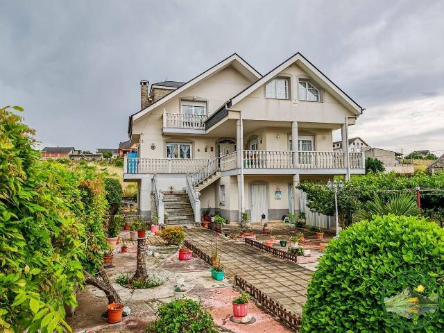 Chalet en venta en Cacabelos, León