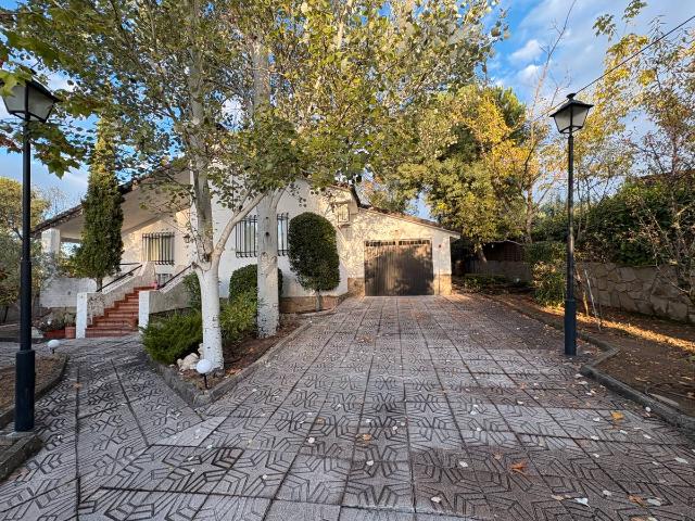 Chalet en venta en La Castellana y El Pilar, Cadalso De Los Vidrios