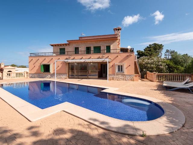 Villa en venta en Llucmayor