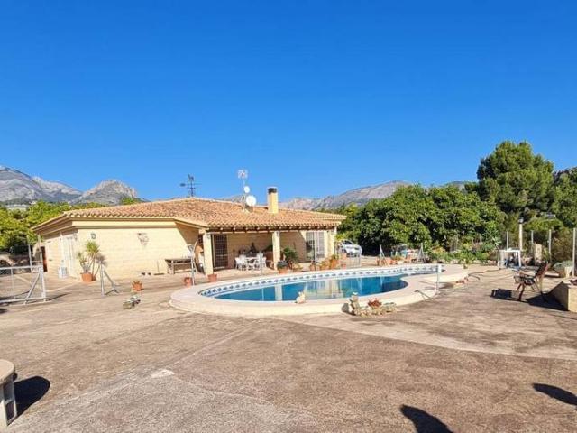 Chalet en venta en Callosa D'en Sarrià, Valencia