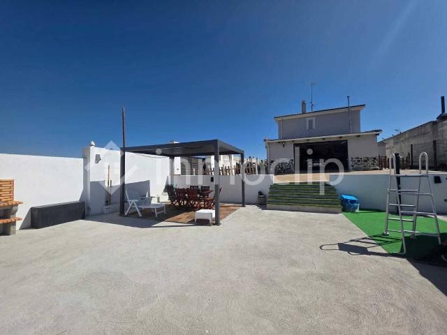 Villa en venta en Calvarrasa De Arriba