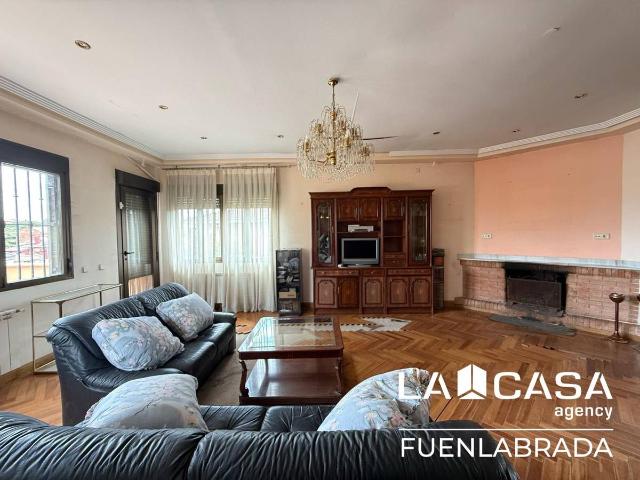 Villa en venta en Casarrubios Del Monte