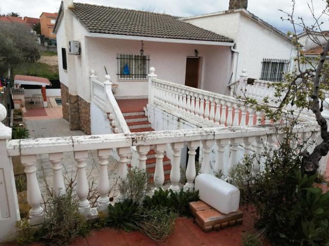 Villa en venta en Casarrubios Del Monte