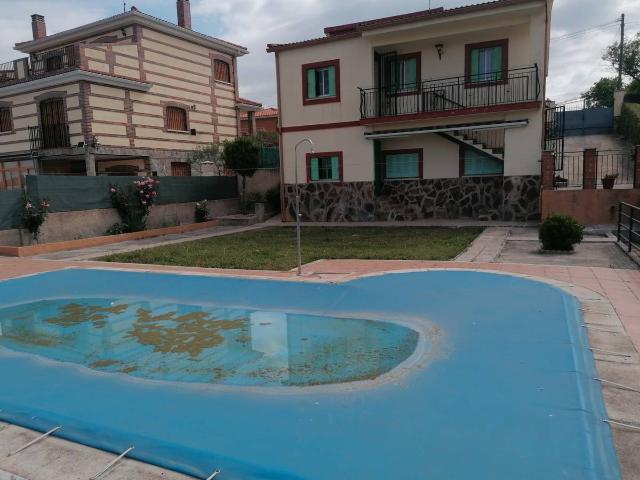 Villa en venta en Casarrubios Del Monte