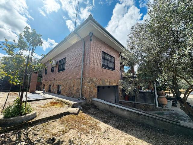 Villa en venta en Casarrubios Del Monte