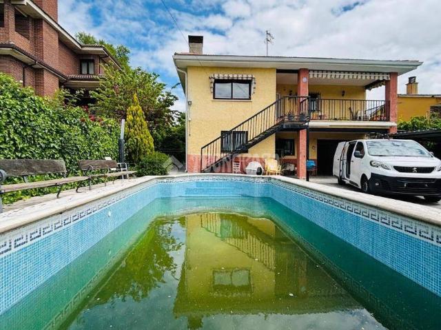 Villa en venta en Casarrubios Del Monte
