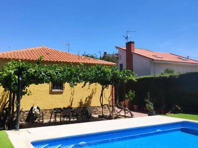 Villa en venta en Casarrubios Del Monte