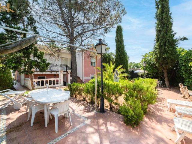 Villa en venta en Casarrubios Del Monte