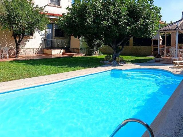 Villa en venta en Camarena