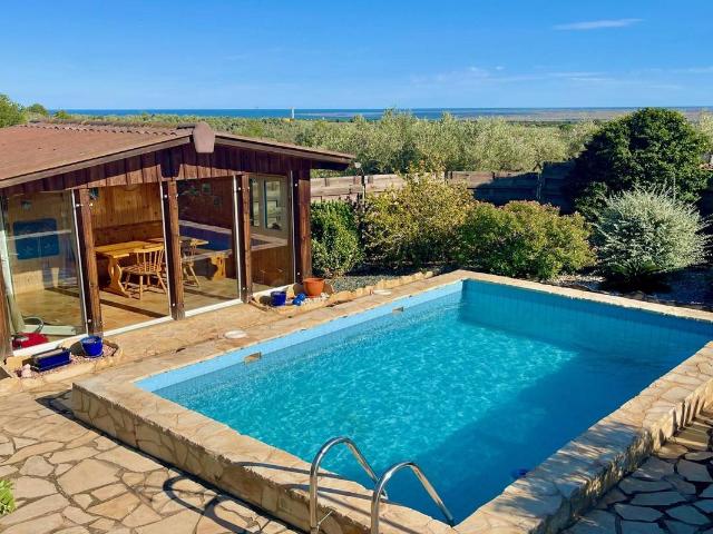 Villa en venta en Camarles