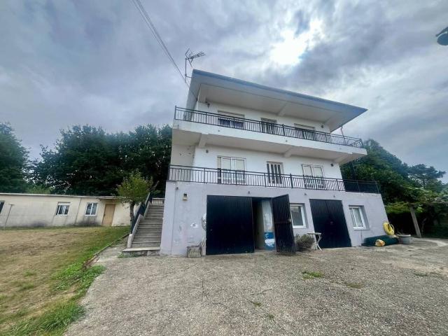 Chalet en venta en O Salgueiro, Cambre