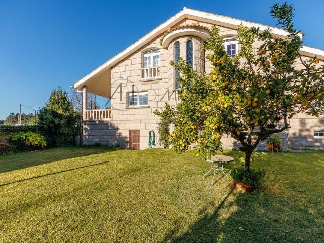 Chalet en venta en A Angustia, Vigo